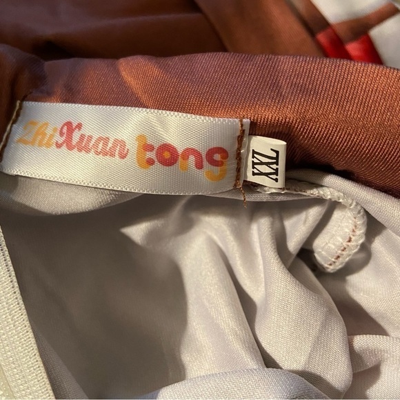 𝅺HALLOWEEN Gingerbread Man with face hood and zippered onesie. It’s great. - Picture 4 of 4